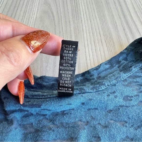 LIKE NEW! DETROIT LIONS SEMI-SHEER RHINESTONE LONG TORSO V-NECK T-SHIRT - Picture 5 of 6